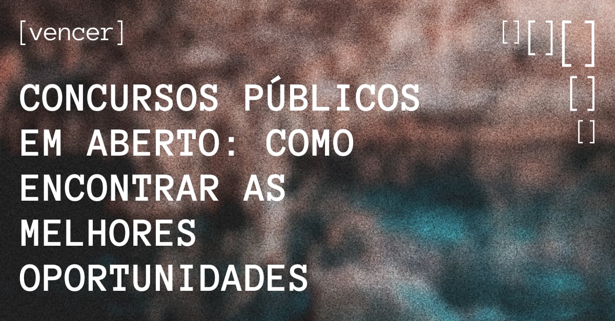 Empresário a analisar concursos públicos em aberto e oportunidades de negócio